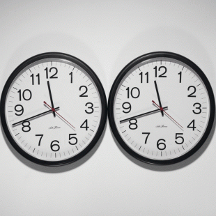 فِلیکس گونسالس‌- تورس بدون عنوان (عشاق بي‌نقص)، ساعت و رنگ روي ديوار