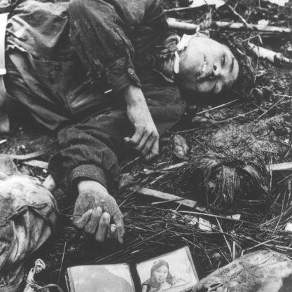 دان مک‌کالین، جنگ ویتنام، فرشید آذرنگ