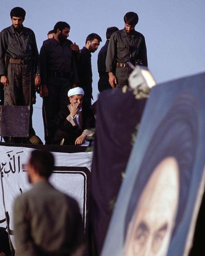 تصویر-اکبر-هاشمی-رفسنجانی-مراسم-خاکسپاری-آیت-الله- خمینی-اثر-اریک-بووت-دهه-70